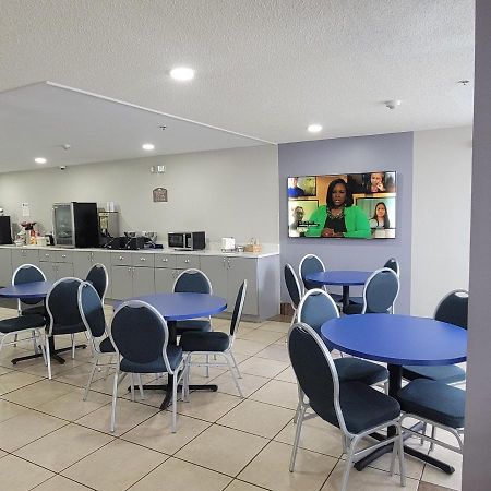 Microtel Inn & Suites By Wyndham Gardendale Екстериор снимка