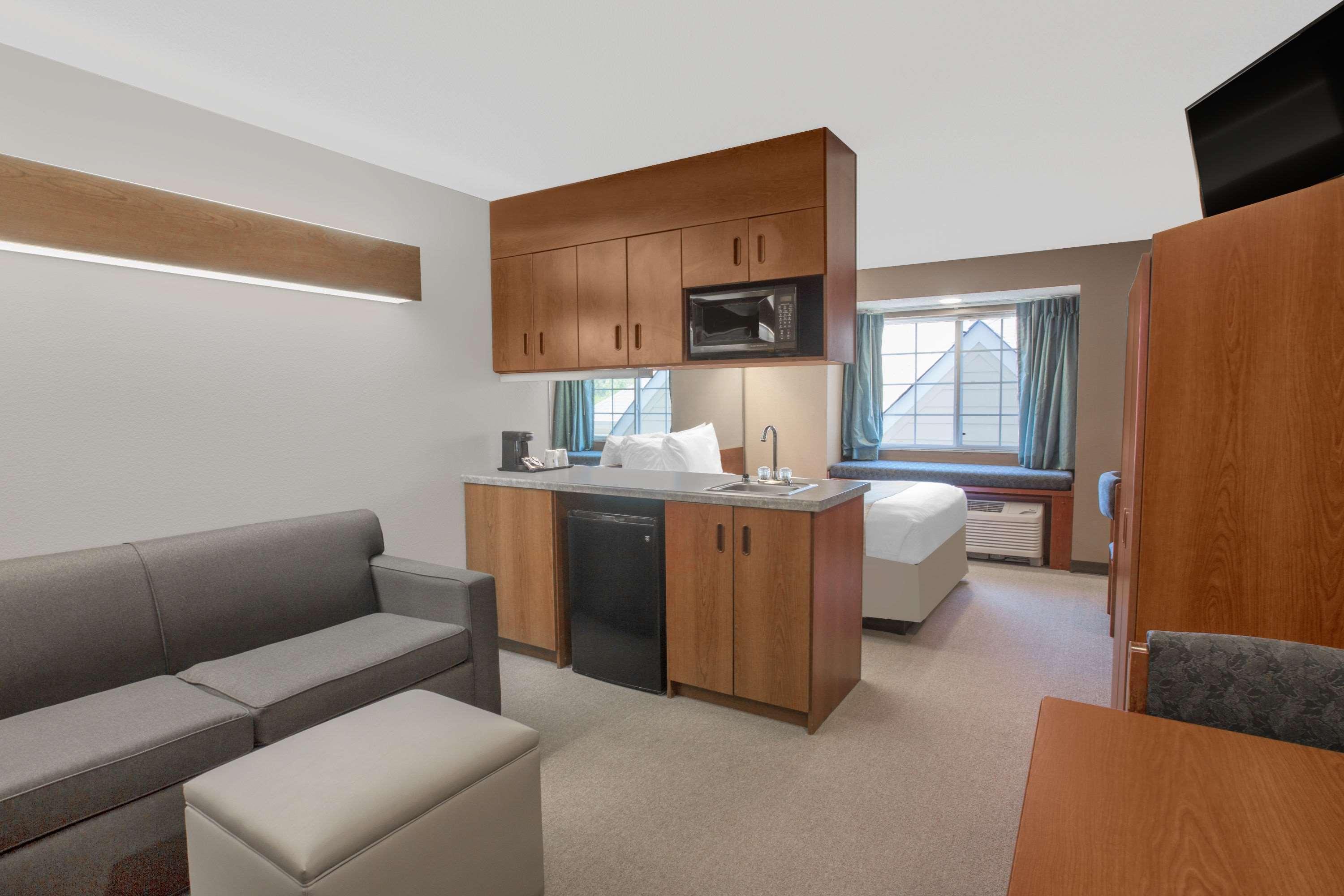Microtel Inn & Suites By Wyndham Gardendale Екстериор снимка