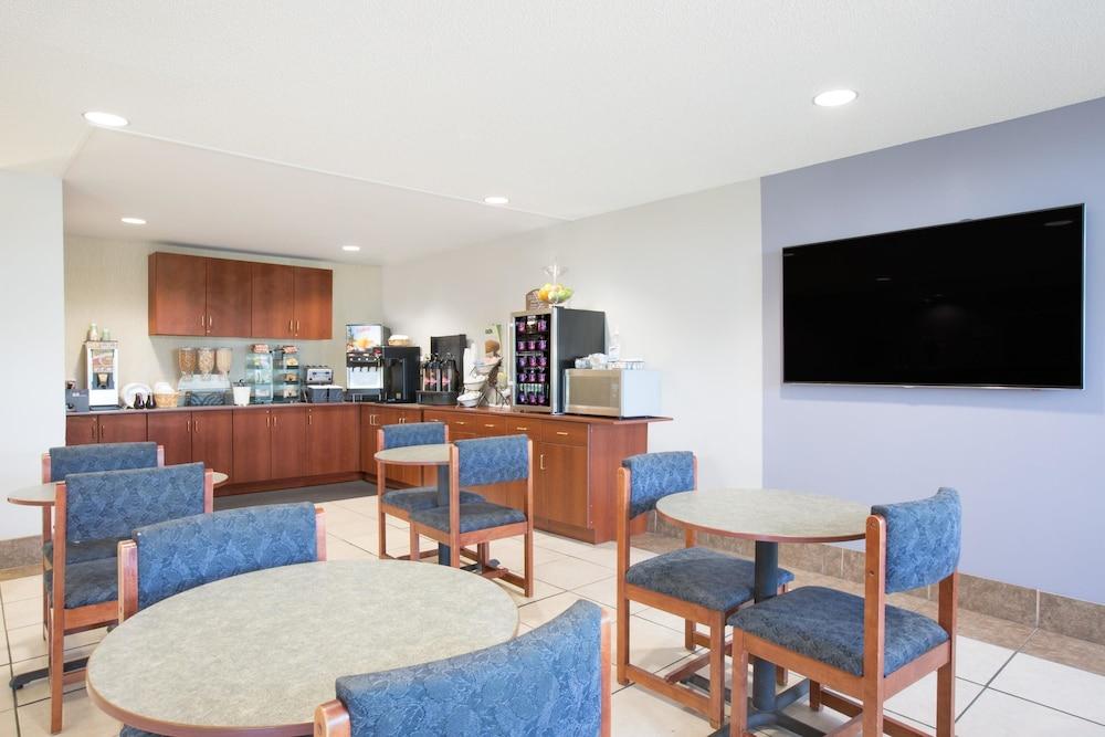 Microtel Inn & Suites By Wyndham Gardendale Екстериор снимка